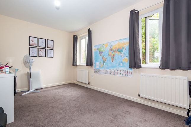 Town house to rent in Saddlecote Close, Manchester