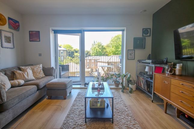 Flat 306, Knowles Court, 18 Brumwell Avenue, Woolwich photo 2