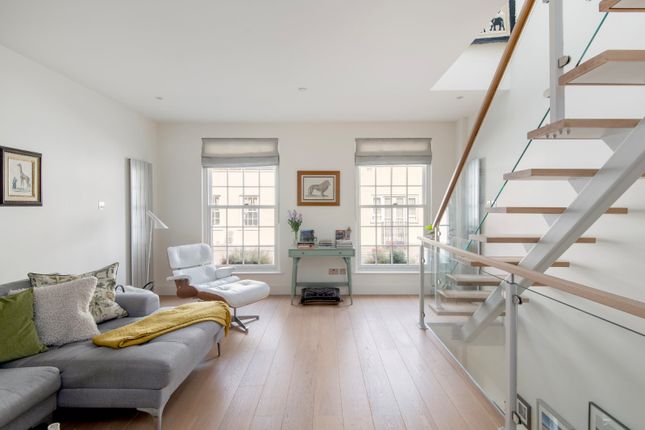 Mews house for sale in Frederick Close, Hyde Park Estate, London
