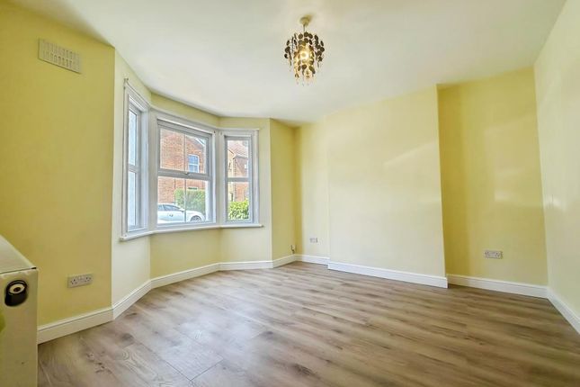 56 The Crescent, Slough, Slough photo 4