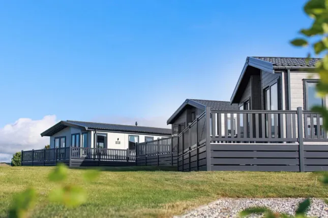 Padstow 0050 2 Edit Resized 802x505 F50 50