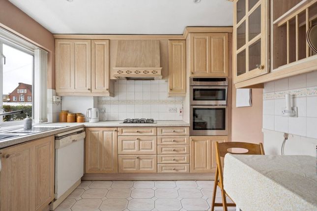 7, Eleanor Grove, Ickenham photo 4