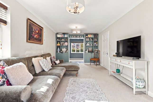 28, Norman Avenue, Hertfordshire photo 4