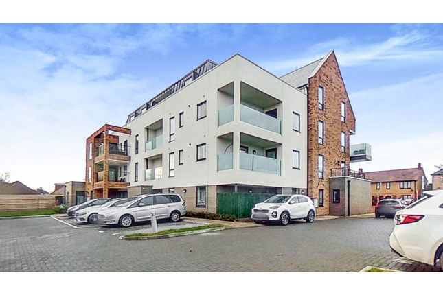 2 bed flat for sale in 1A Faringdon Avenue, Romford RM3
