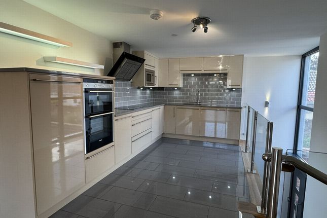 2 Strand Gardens, The Strand, Starcross photo 3