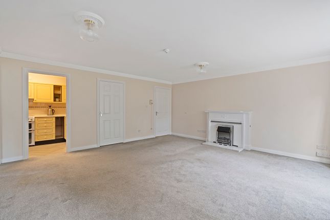 Flat 2 Village Gate, Southampton Hill, Fareham photo 4