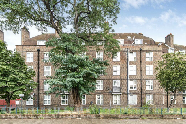 Flat to rent in Union Grove, London