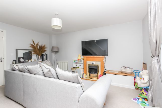 6, Chalon Close, Wellingborough photo 2