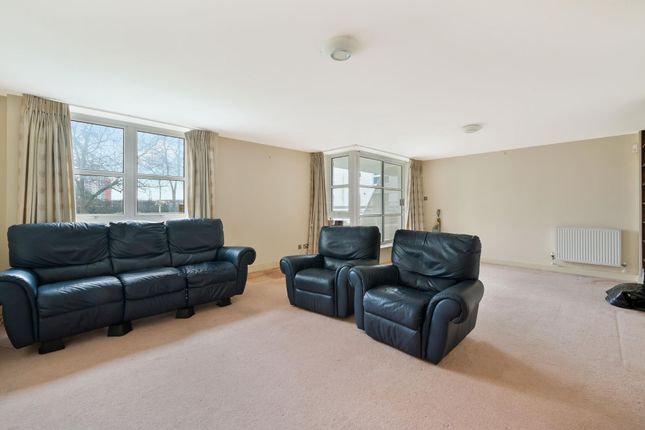 2-bed flat on 131, Barrier Point Road, London, £400,000