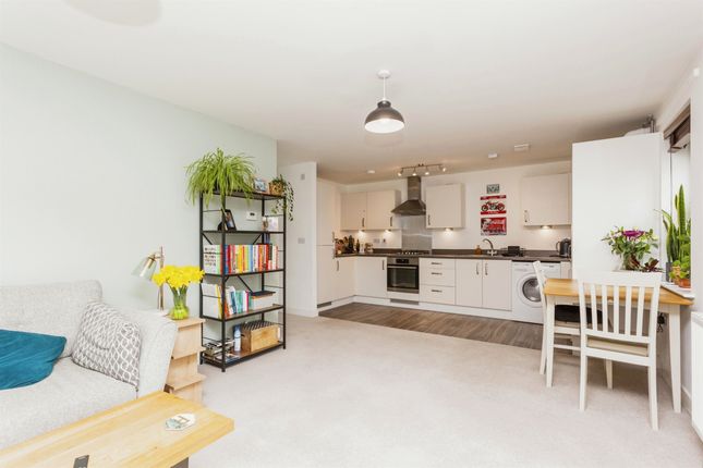 Flat for sale in Timms Close, Horsham
