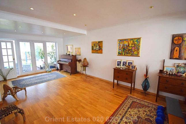 16, Elliot Road, London photo 3