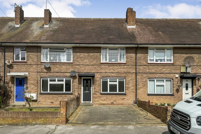 Thumbnail Flat for sale in Chelmsford Avenue, Romford