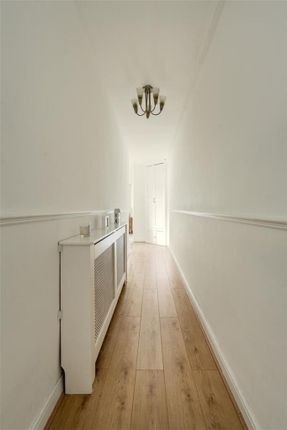 Flat 48, Seymour Court, Whitehall Road, London photo 2