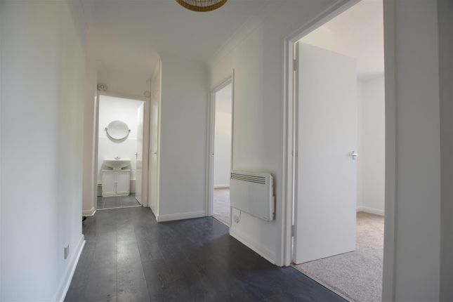 Flat 1, Maple House, Oakfield Drive, Reigate photo 4