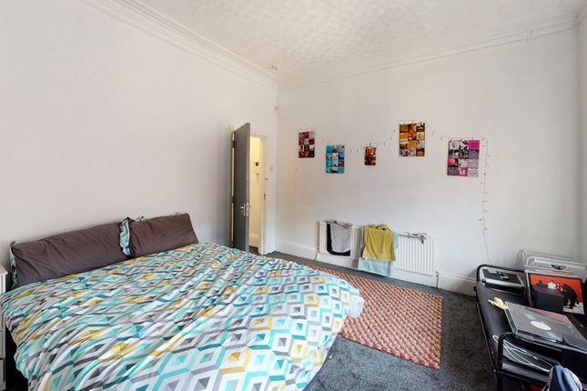 Brudenell Grove, Leeds photo 2