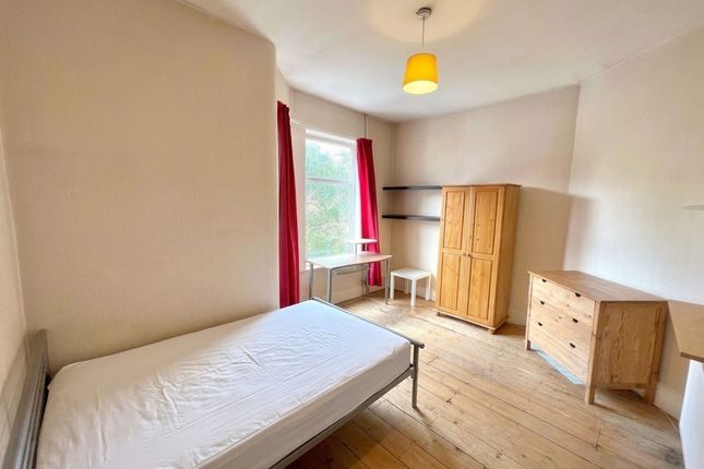 87 St. Ives Road, Manchester photo 4
