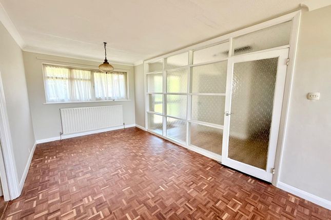 5 Mayell Close, Leatherhead photo 4