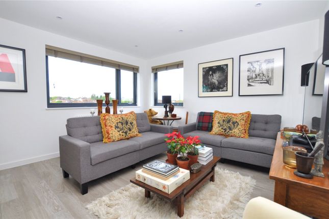 Flat 14, 172, Worplesdon Road, Guildford photo 3