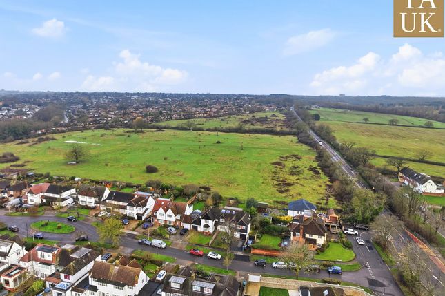 3, Cotswold Way, Enfield photo 4
