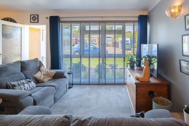 15, Thorndale Close, Chatham photo 4