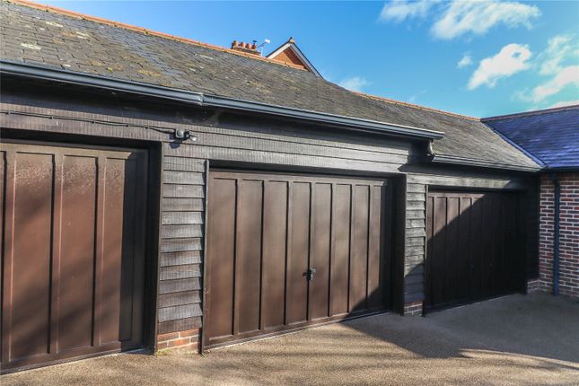 14, St. Peters Close, Andover photo 3