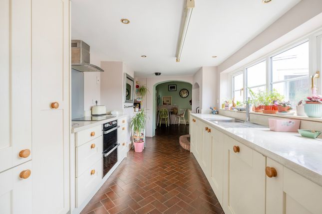48 High Road, Great Yarmouth photo 2