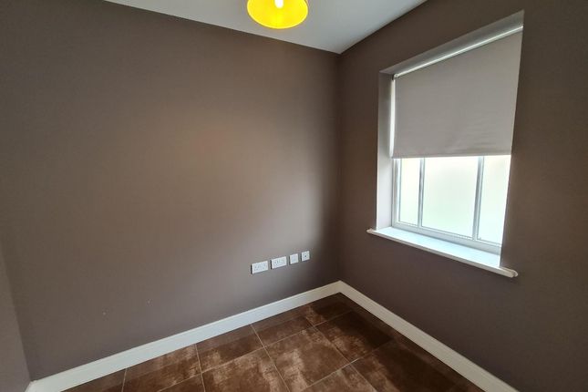 Town house to rent in Merriall Close, Swanscombe