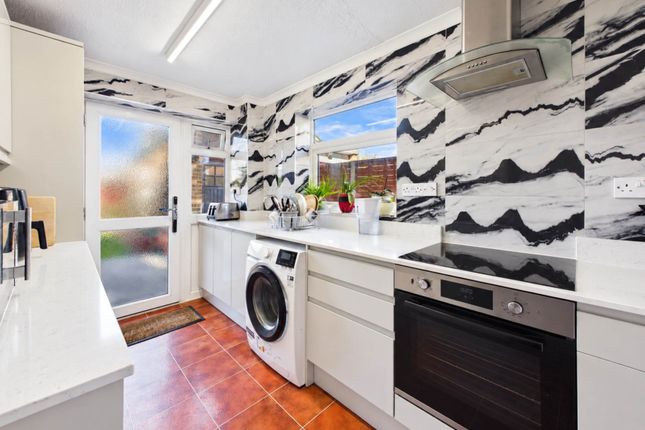 312, Turnpike Drive, Luton photo 2