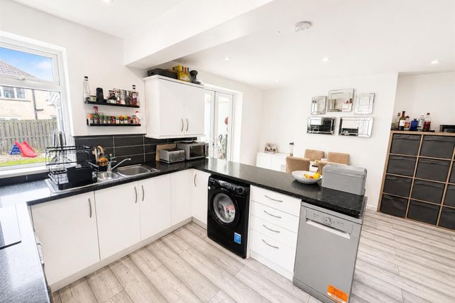 9, Greenton Cres, Bradford photo 5