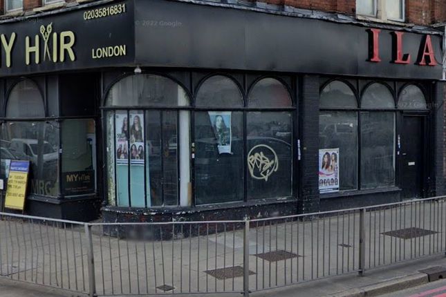 Retail premises to let in Green Lanes, Palmers Green, London