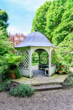 Studio for sale in Barkston Gardens, South Kensington, London