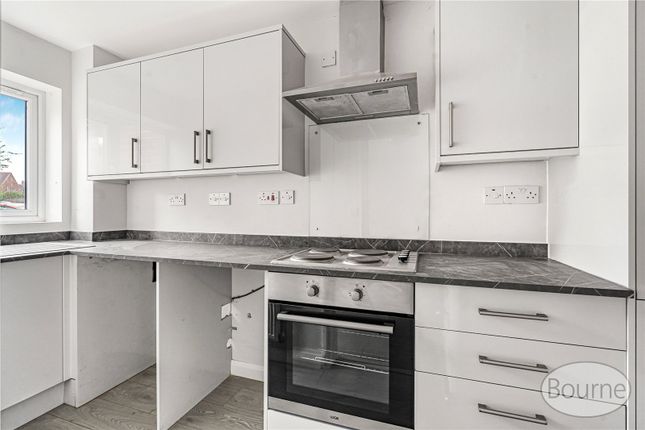 9, Woodger Close, Guildford photo 4