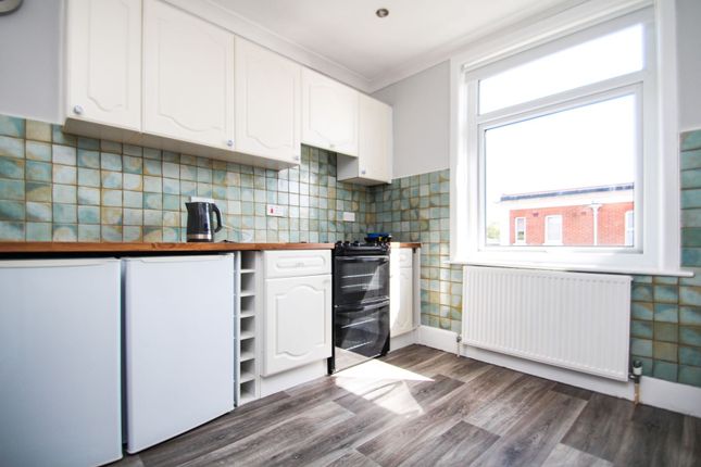 2-bed house on 877 Wimborne Road, Bournemouth, £1,400/mo