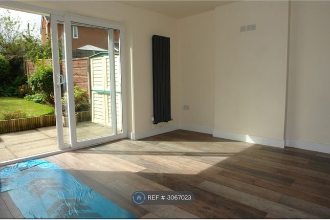 Salem Grove, Oldham photo 4