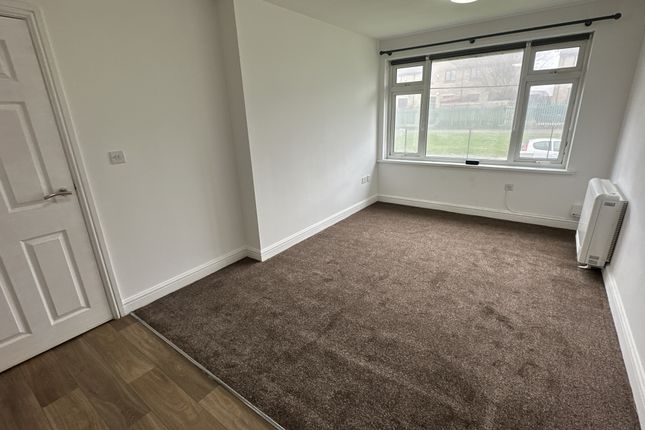 34, Weavers Brook, Halifax photo 2