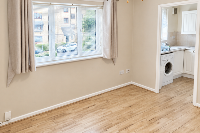 187, Basildon photo 3
