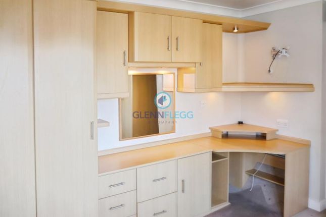 37, Littlebrook Avenue, Slough photo 2