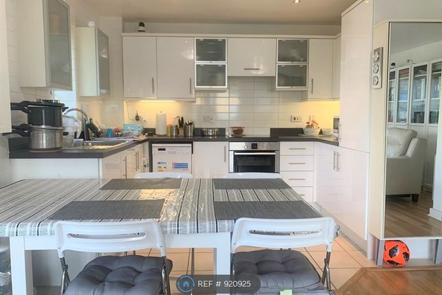 Greenbank Court, Lanadron Close, Isleworth photo 5