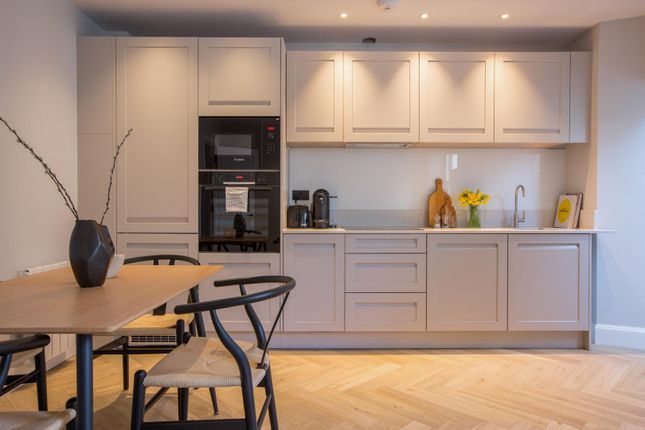 Flat B, 27 Fawcett Street, London photo 2
