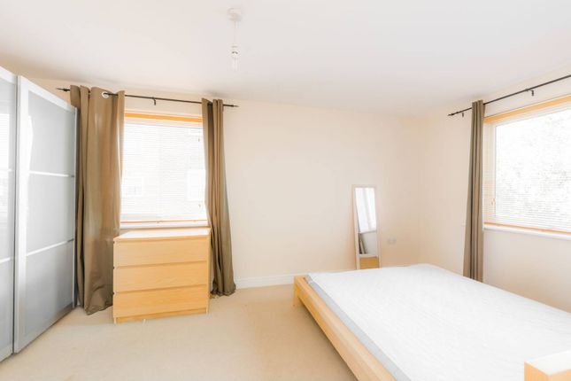 Thumbnail Flat for sale in Cline Road, Bounds Green, London