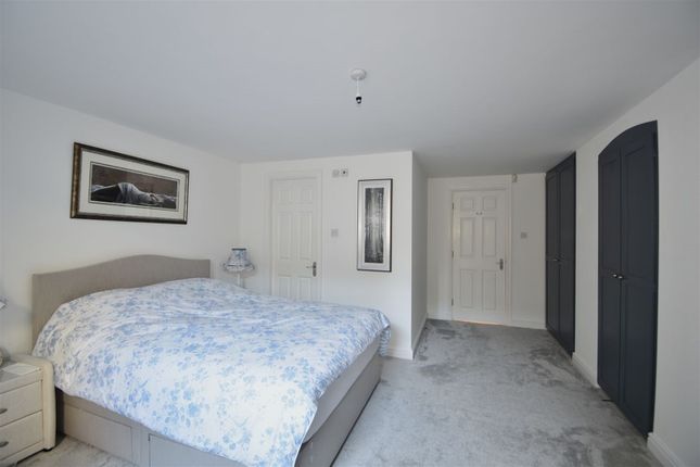 Heyes Lane, Alderley Edge photo 5