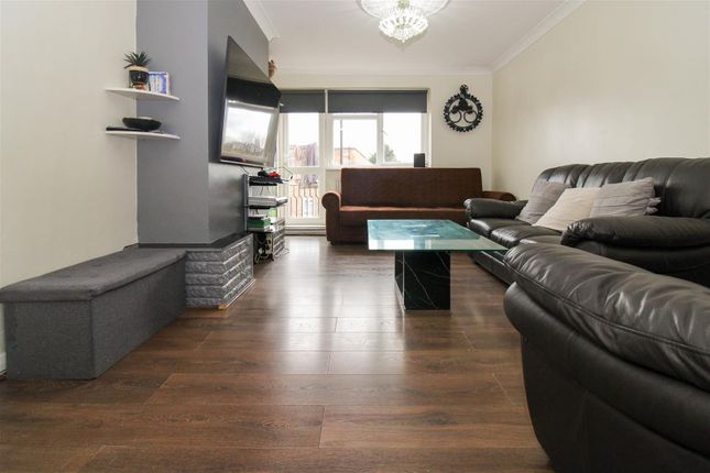 Thumbnail Flat for sale in Holcombe Road, London