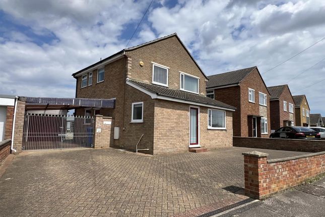 Thumbnail Detached house for sale in Hilltop Green, Lowestoft