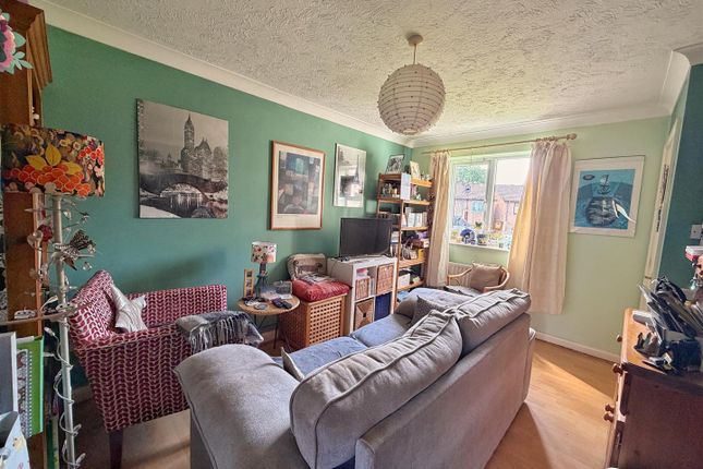 6, Caesars Close, Lydney photo 3