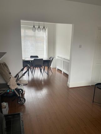 209 DEAKINS ROAD photo 3