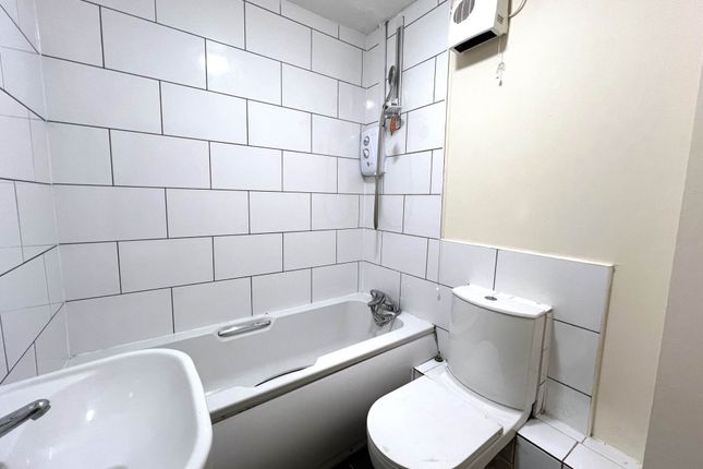 Flat to rent in The Ridings, Luton