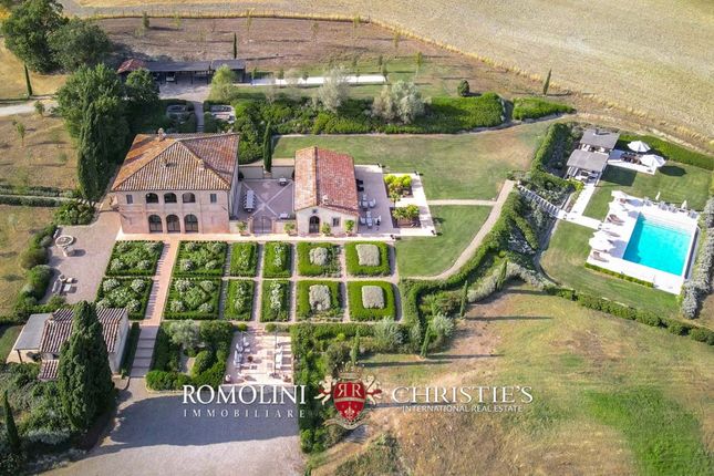 Thumbnail Villa for sale in Buonconvento, Tuscany, Italy