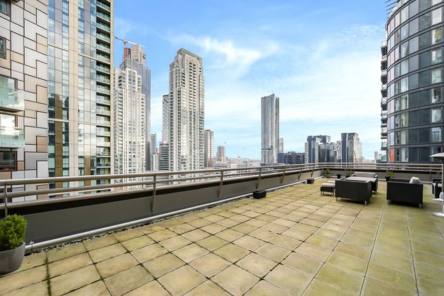 Thumbnail Flat for sale in Jackson Tower, 1st Lincoln Plaza, Canary Wharf, London