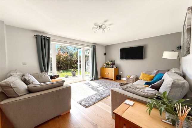 6, Steele Crescent, West Sussex photo 2