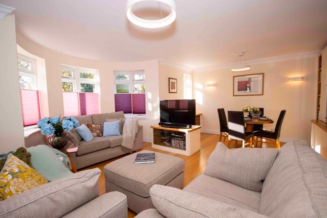 8, Knights Green, Chorleywood photo 2